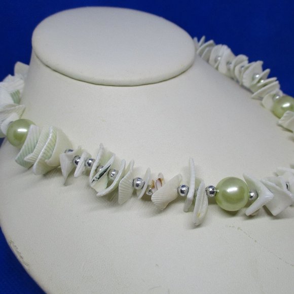 Seashell Necklace Real Seashell Chips Faux Pearls SilverTone Plastic Spacer Bead - Picture 3 of 12